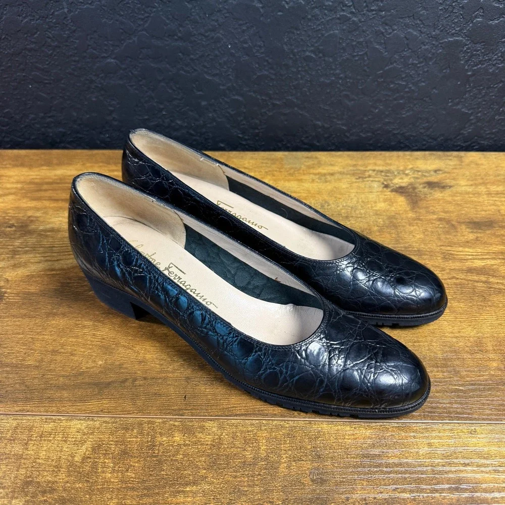 Salvatore Ferragamo 338WR Black Croc Embossed Leather Pumps Womens 7 3A
